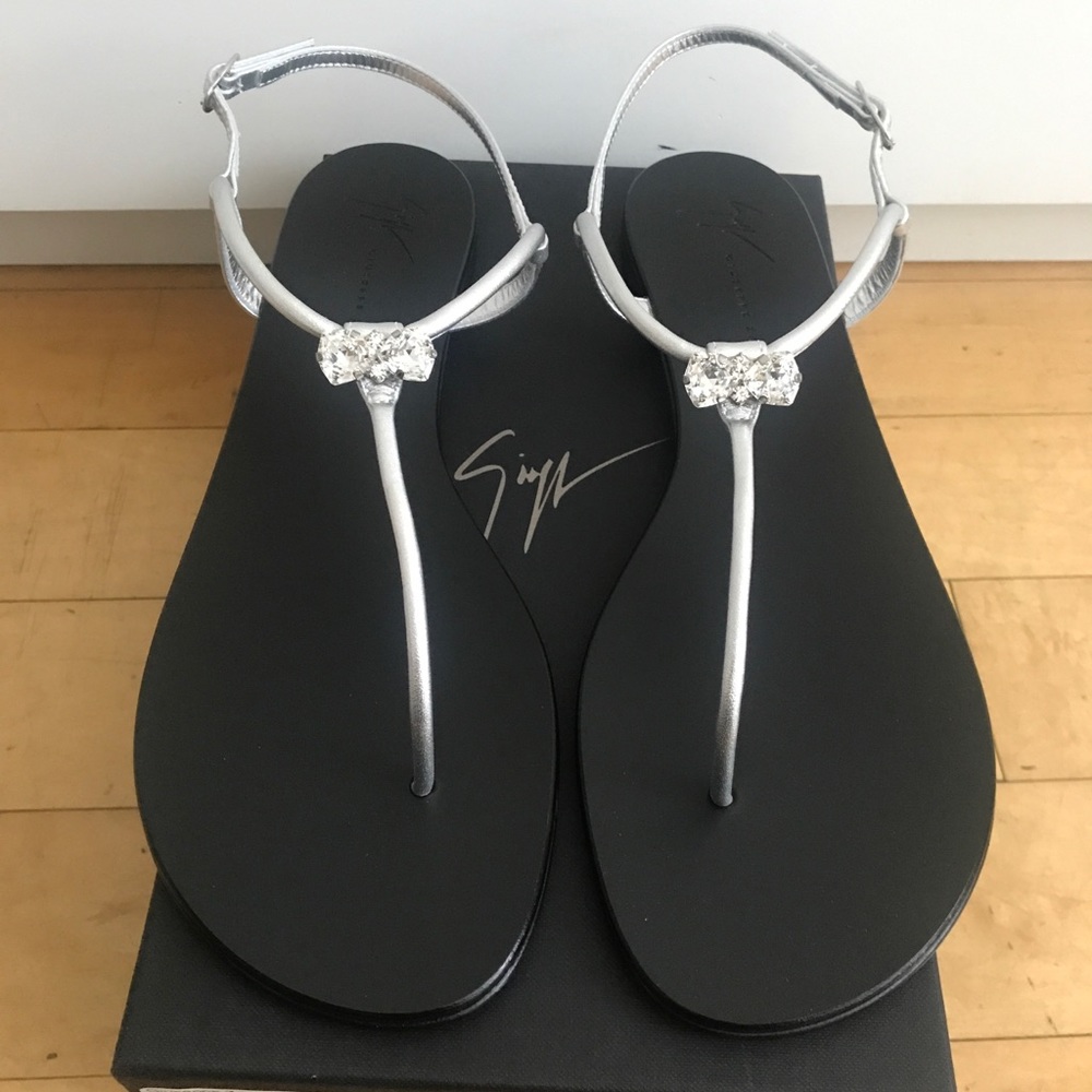 NWT Giuseppe Zanotti Silver Crystal Thong 11
